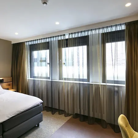 Theaterhotel Отель 4*