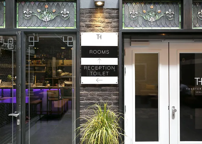 מלון Theaterhotel 4*