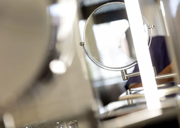 מלון Theaterhotel 4*