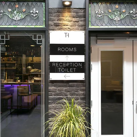 ホテル Theaterhotel 4*