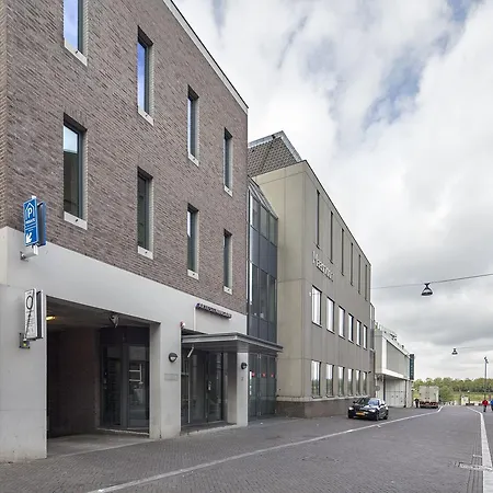 ホテル Theaterhotel 4*