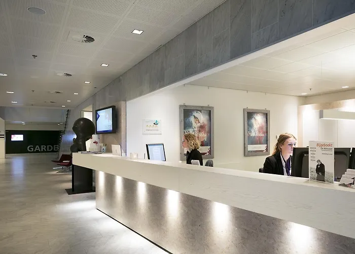 ホテル Theaterhotel 4*