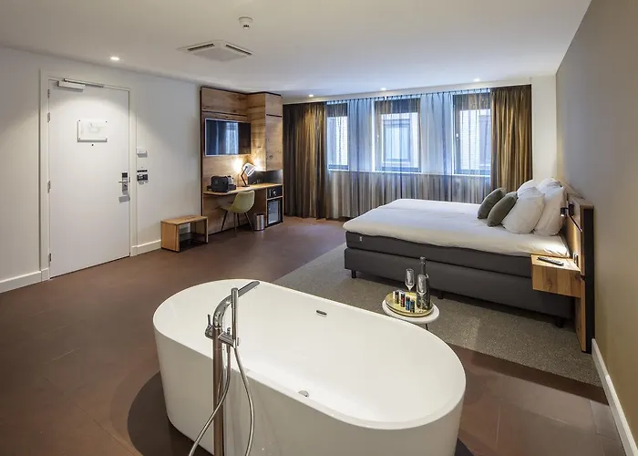 ホテル Theaterhotel 4*